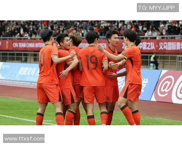 国足逆袭韩国球迷欢呼不已展现中国足球新希望